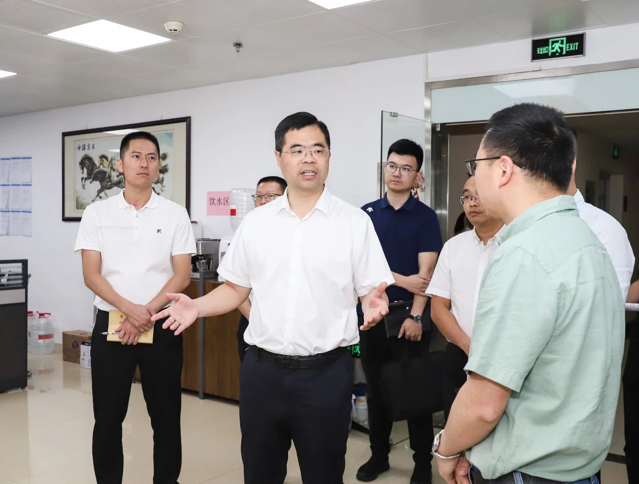 丰泽区政府主要领导走访辖区重点商贸、工业企业(图1)