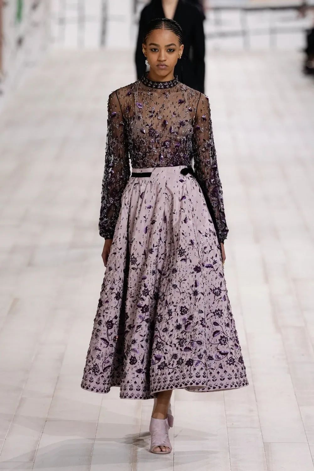 Elie Saab 2024秋冬高定系列：哥特式花园的神秘与奢华