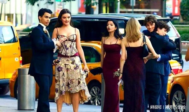 阿汤哥的女儿:身高超17米越长越像父亲穿衣风格和母亲一样(图7)