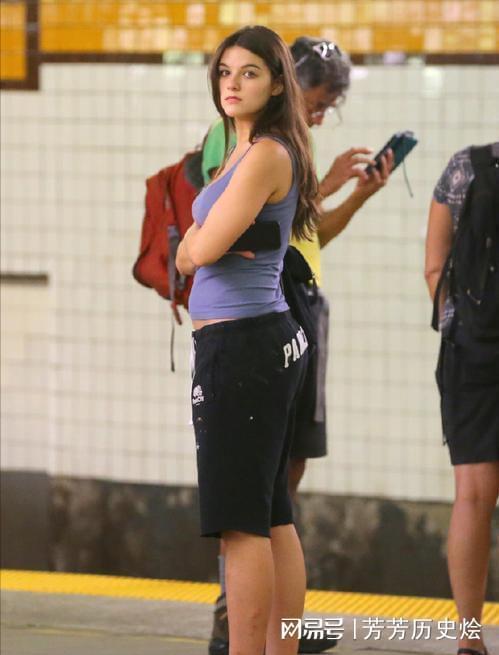 阿汤哥的女儿:身高超17米越长越像父亲穿衣风格和母亲一样(图8)