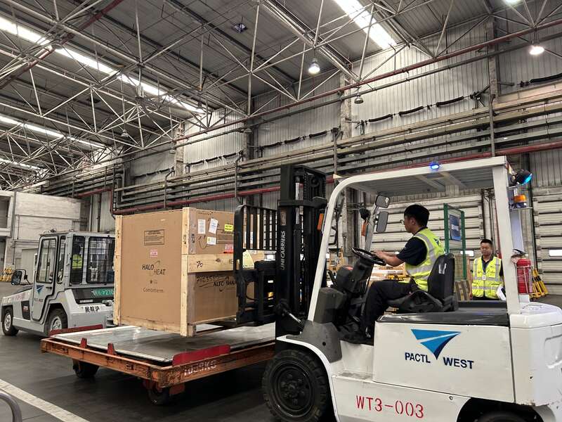 活力中国调研行 跨境电商高速增长上海浦东机场、洋山港货运效率再升级(图1)