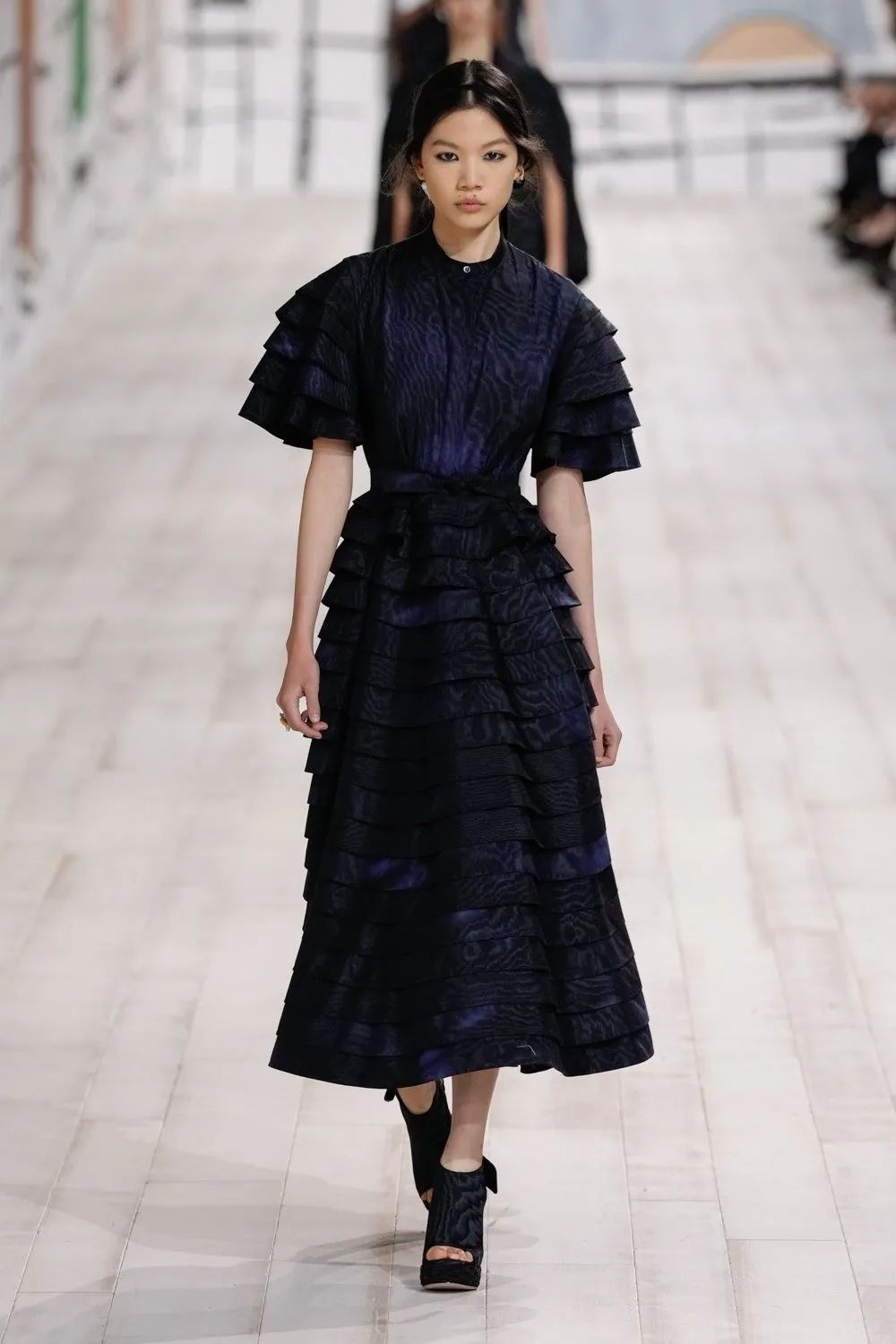 “一年逛两次的”海澜之家赴港IPO这次可能瞄准了“全球男人的衣柜”